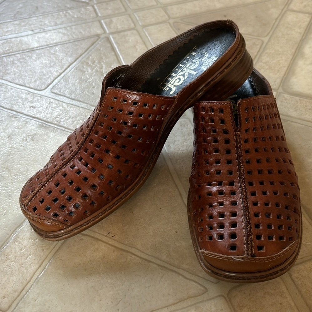 Vintage Rieker mocha brown woven leather clogs/slides 5.5